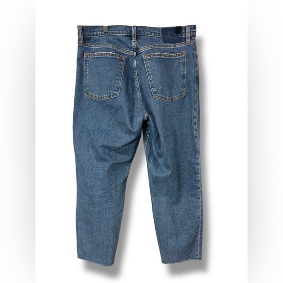 Abercrombie & Fitch The Mom High Rise Cropped Blue Jeans Sz 31/12 Short EUC - Picture 6 of 8